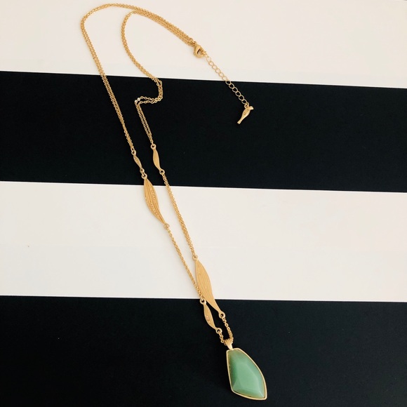 Sea foam colored long strain necklace - Picture 1 of 8